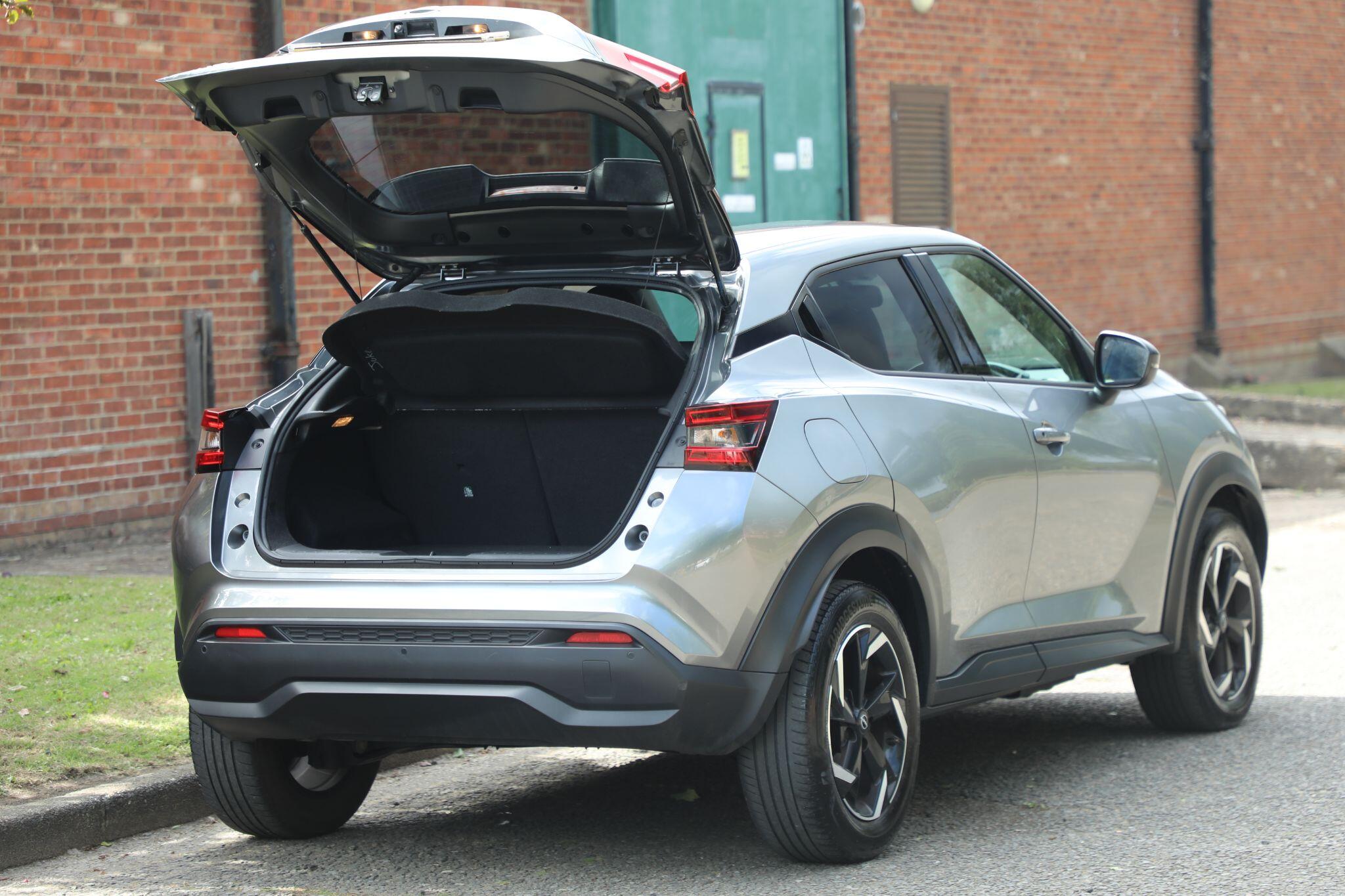 Large vehicle image